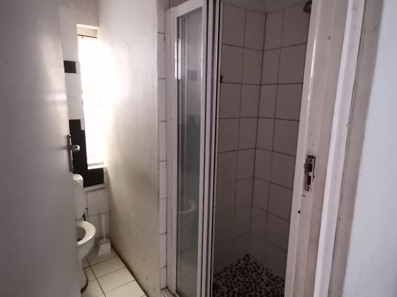 Room to rent - Photo 3