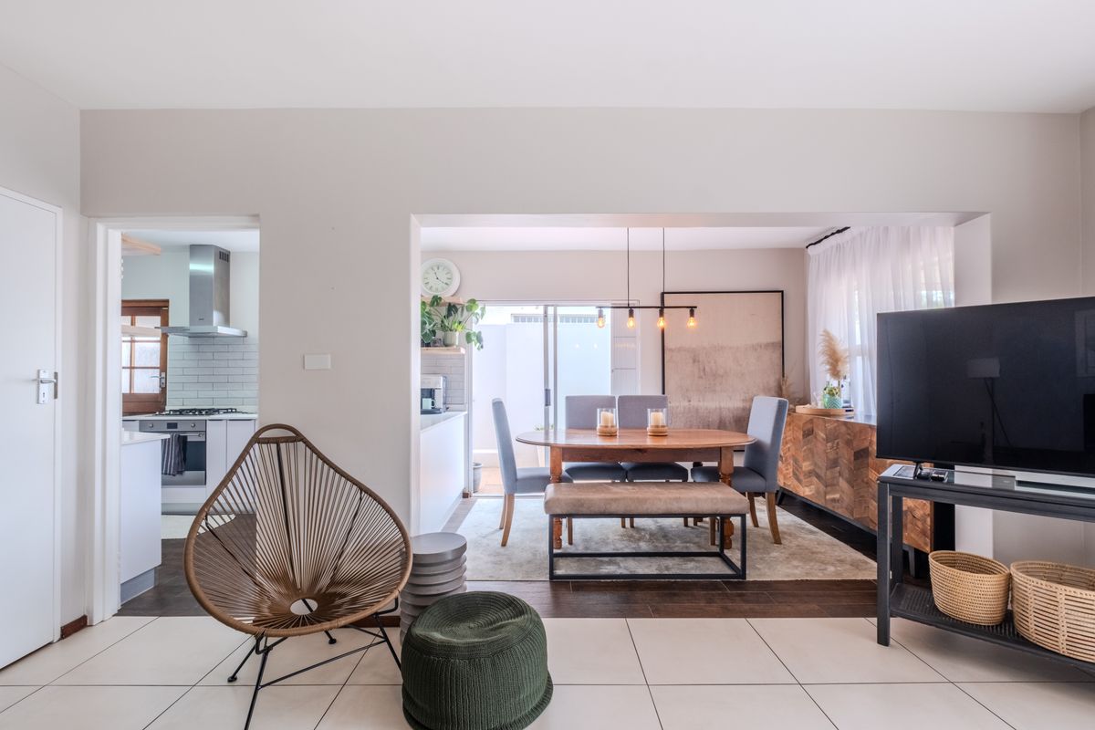 ELEGANT AND SOPHISTICATED - Photo 2