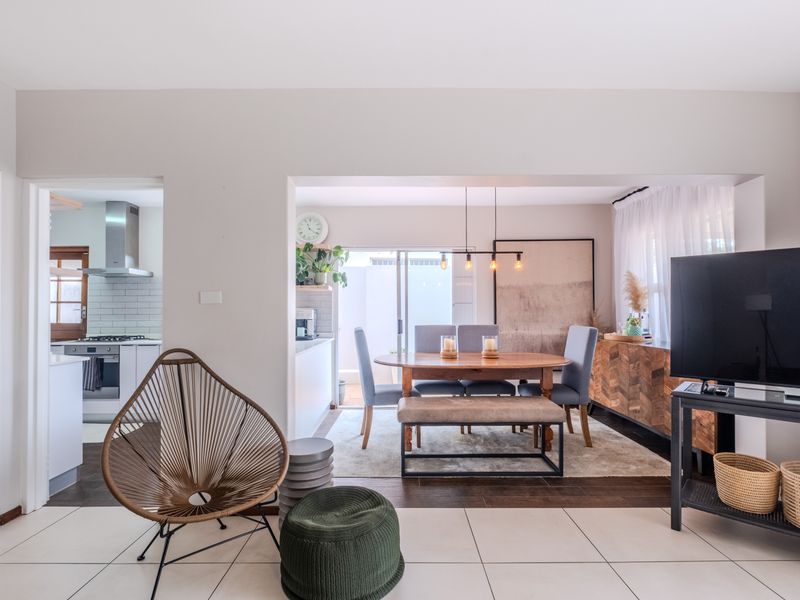 ELEGANT AND SOPHISTICATED - Photo 2