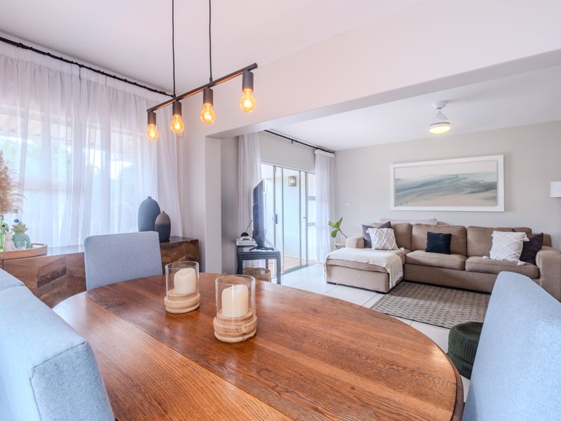 ELEGANT AND SOPHISTICATED - Photo 4