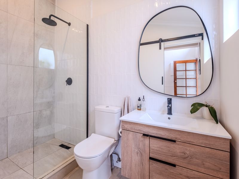 ELEGANT AND SOPHISTICATED - Photo 10