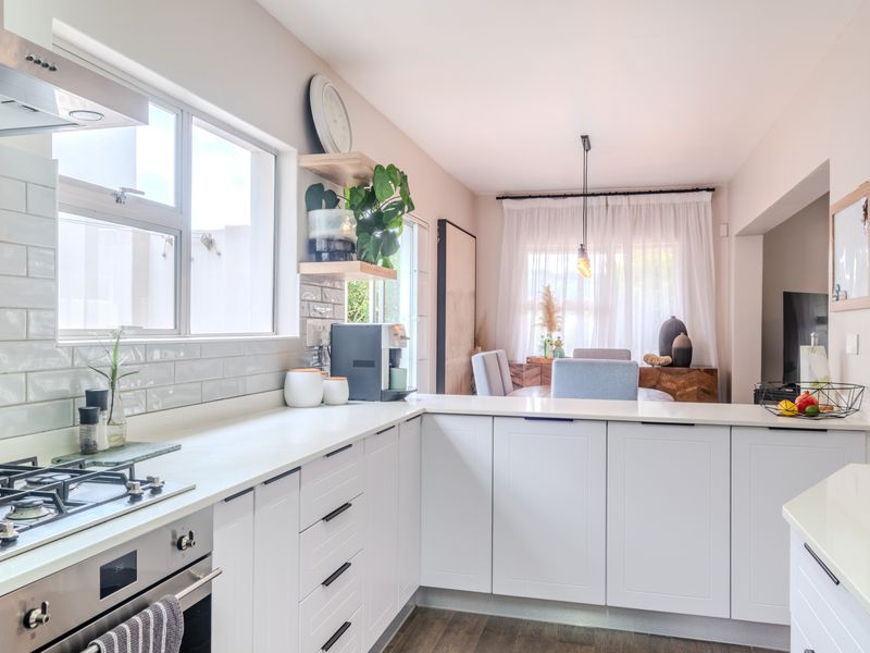 ELEGANT AND SOPHISTICATED - Photo 8