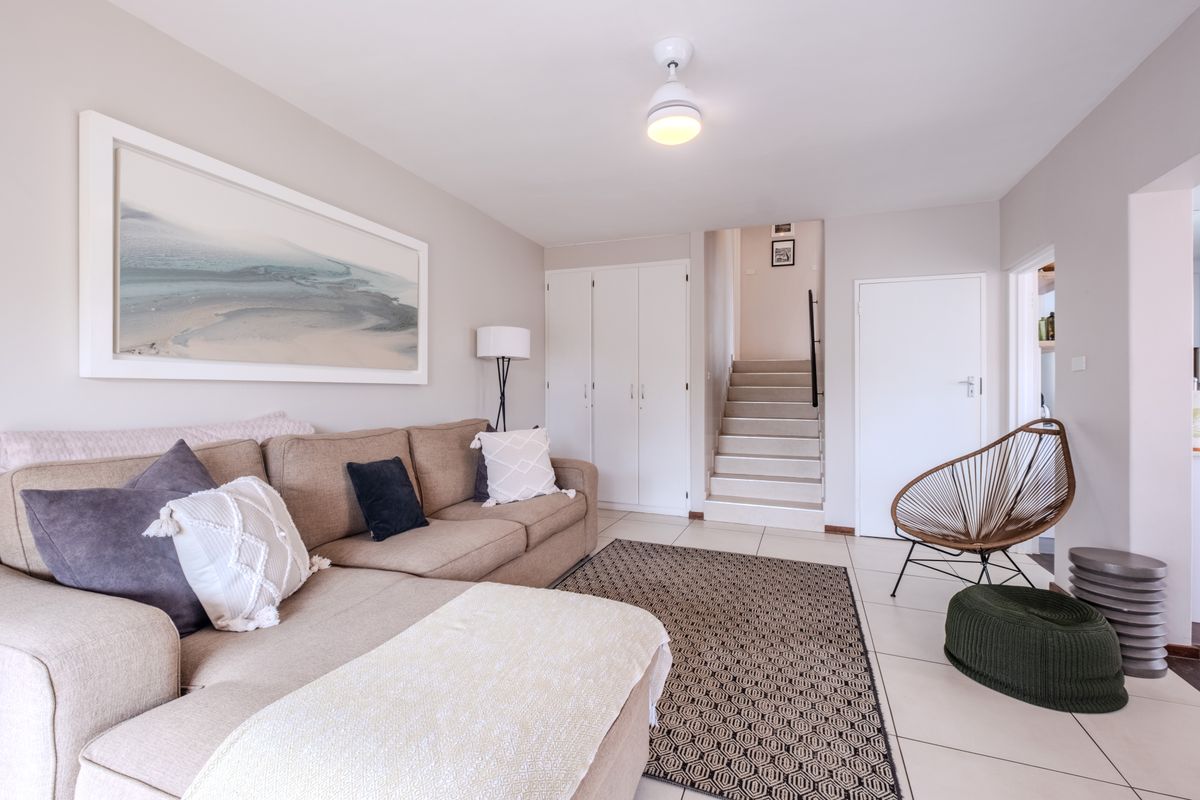 ELEGANT AND SOPHISTICATED - Photo 3