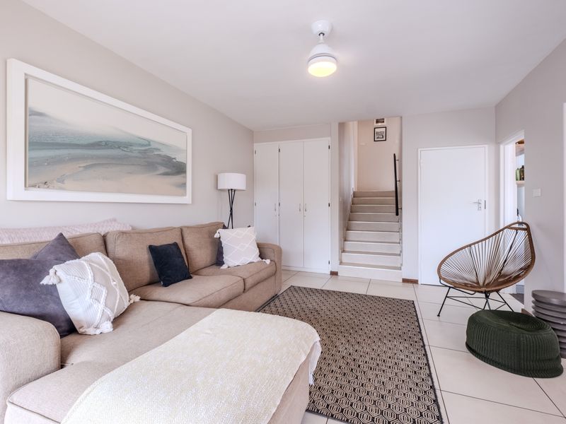 ELEGANT AND SOPHISTICATED - Photo 3