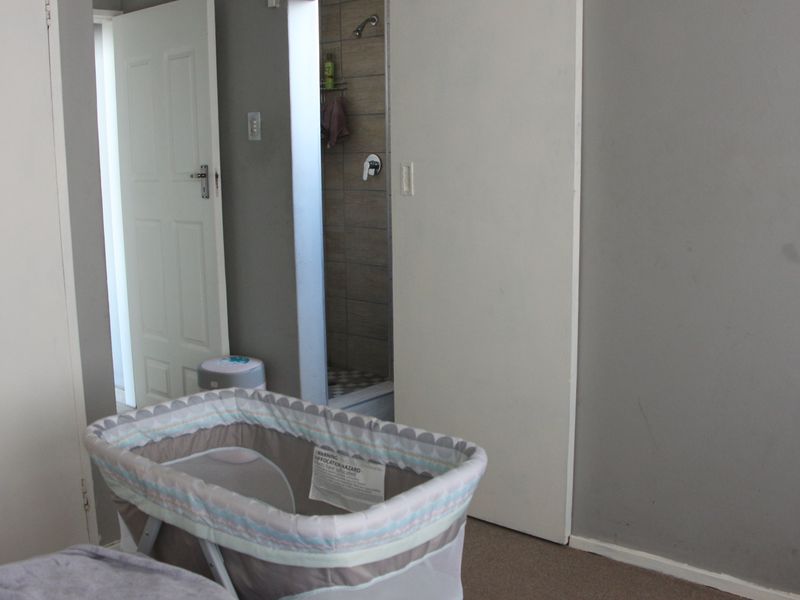 Charming 2 Bedroom Unit for Rent in Wonderboom South - Photo 8