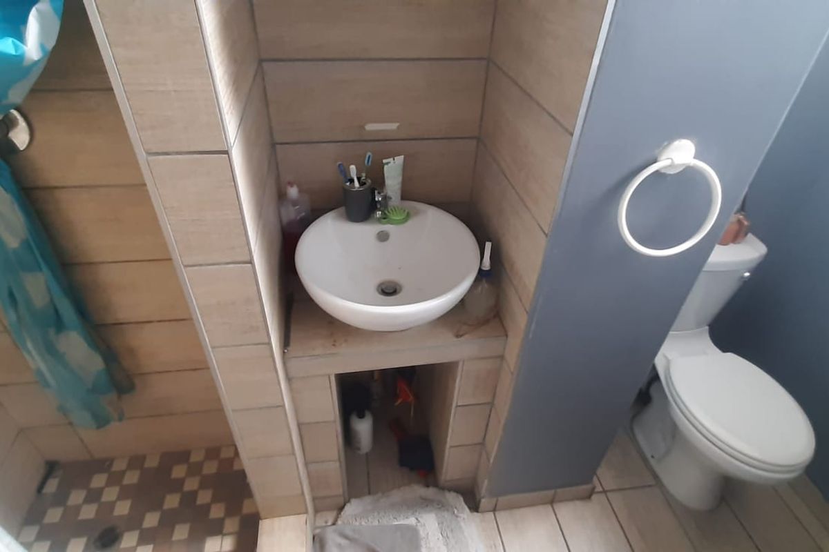 Charming 2 Bedroom Unit for Rent in Wonderboom South - Photo 4