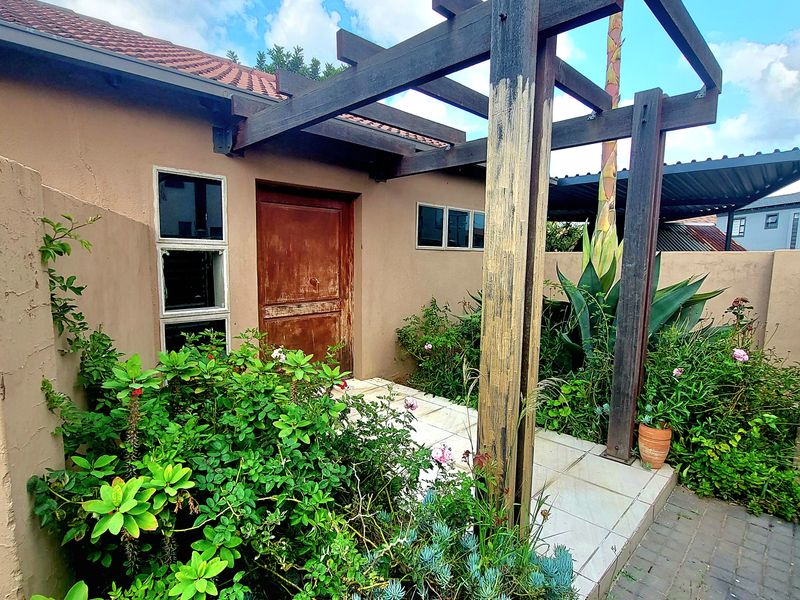 Excellent Investment opportunity in sough after complex! - Photo 3