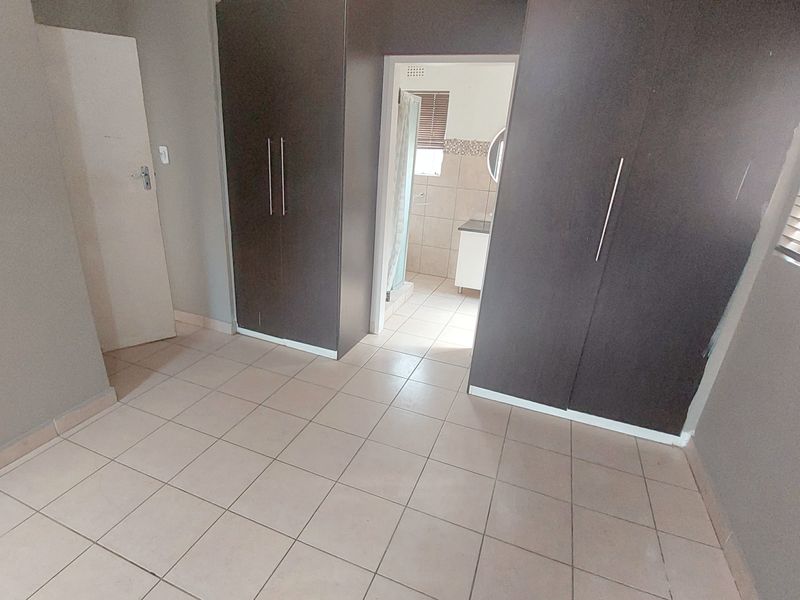 Excellent Investment opportunity in sough after complex! - Photo 10