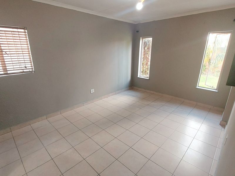 Excellent Investment opportunity in sough after complex! - Photo 8