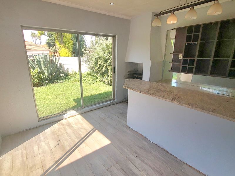 Excellent Investment opportunity in sough after complex! - Photo 7