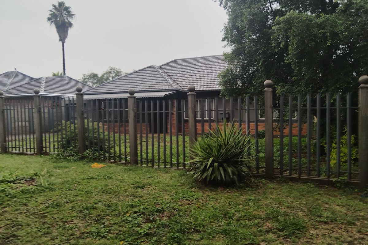 Charming Family Home in the Heart of Vanderbijlpark CE - Photo 3