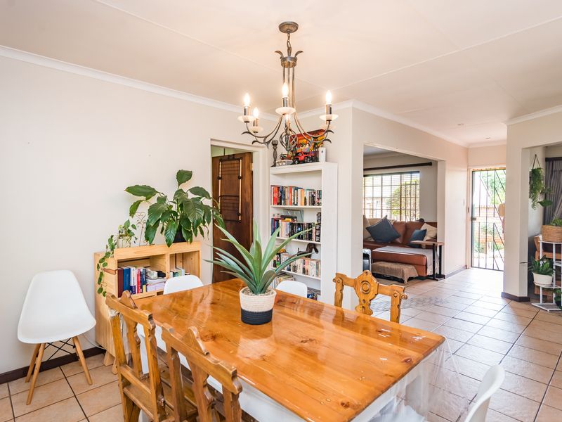 Spacious 3-bedroom townhouse with 3 livig areas and 2 outside entertainment areas - Photo 10