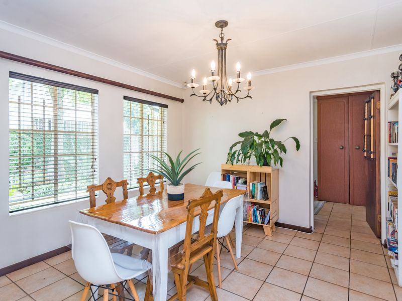 Spacious 3-bedroom townhouse with 3 livig areas and 2 outside entertainment areas - Photo 9