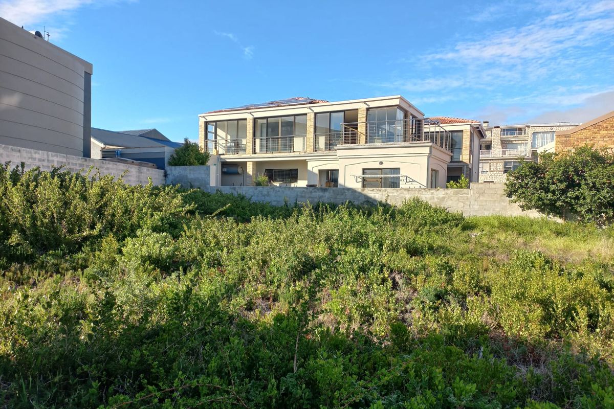 PRIME VACANT STAND FOR SALE WITH AMAZING SEA VIEWS. - Photo 2