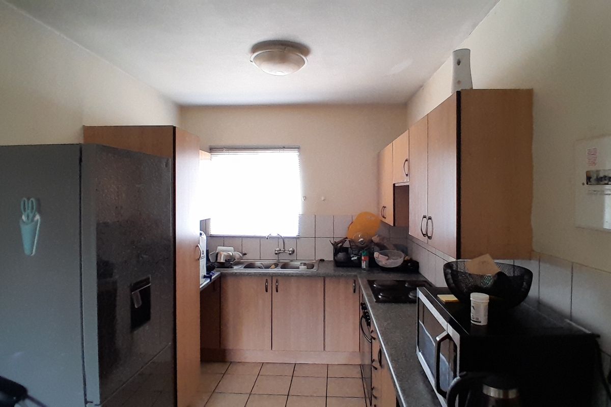 Secure, stylish, and ready to move in, perfect for families or professionals - Photo 3