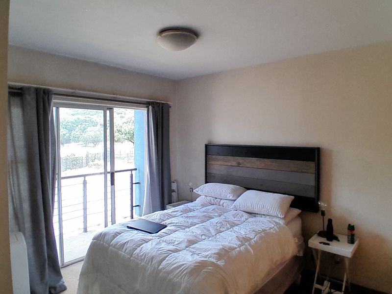 Secure, stylish, and ready to move in, perfect for families or professionals - Photo 2