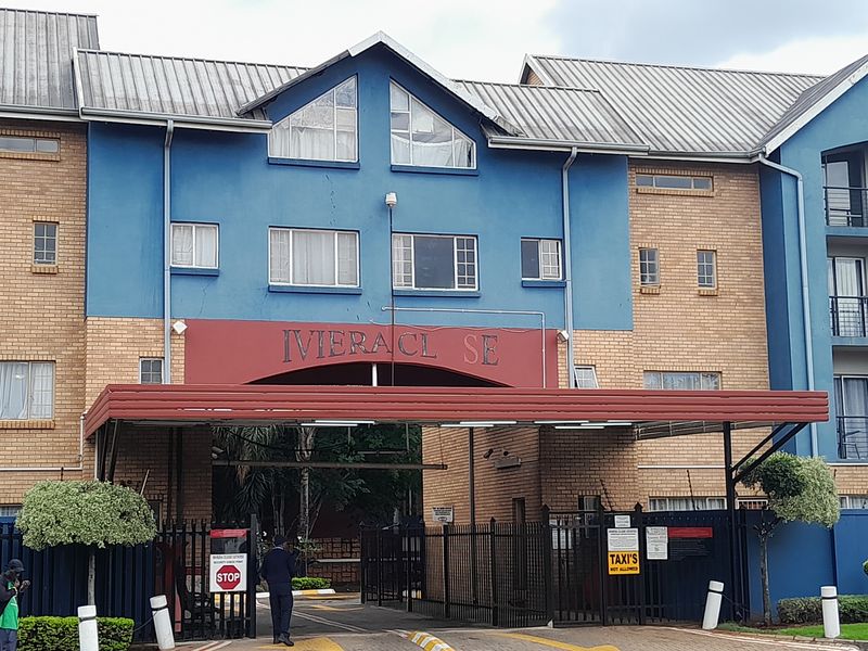 Secure, stylish, and ready to move in, perfect for families or professionals - Photo 10