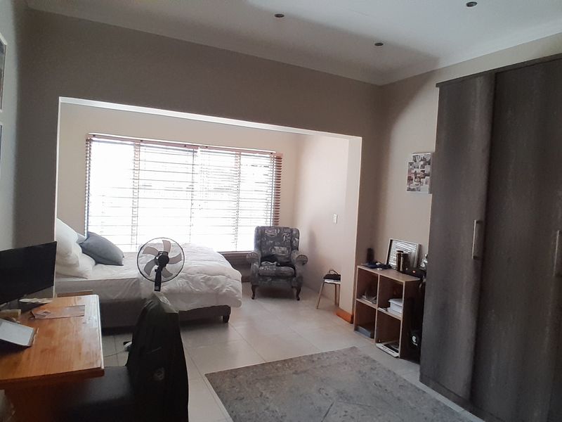 Modern Multi-Unit Investment with Triple Income Opportunity - Photo 8