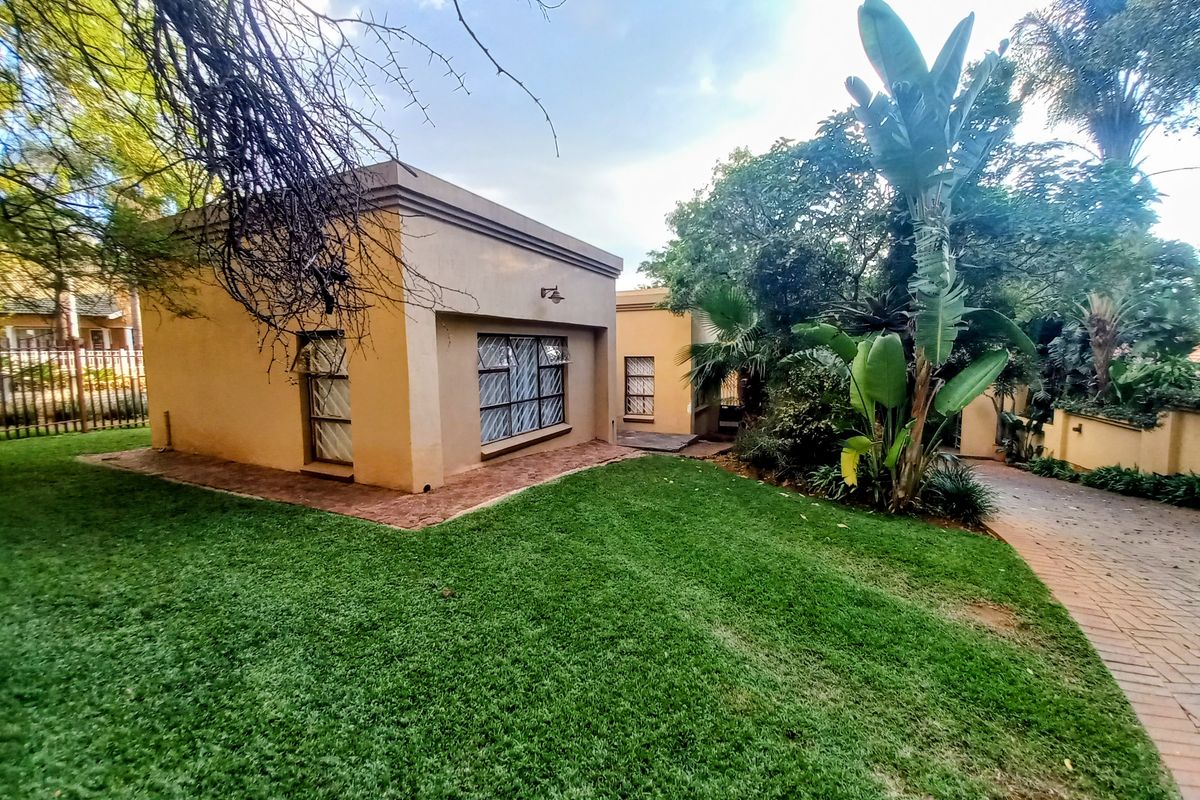 Spacious Split-Level Home with Large Garden and Great Potential - Photo 2