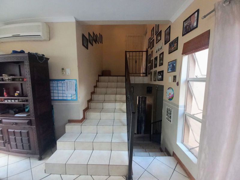 Spacious Split-Level Home with Large Garden and Great Potential - Photo 9