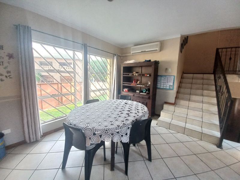 Spacious Split-Level Home with Large Garden and Great Potential - Photo 8