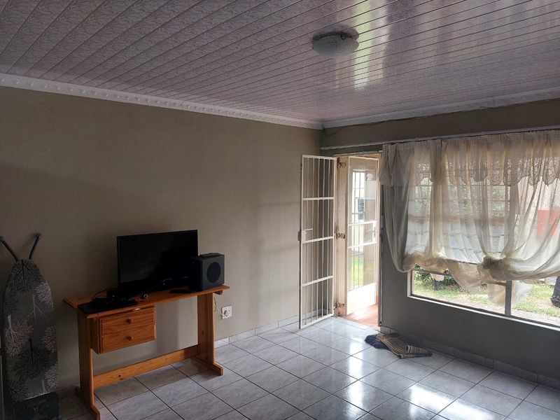 3 Bedroom Apartment / Flat for Sale in Geelhoutpark - Photo 8