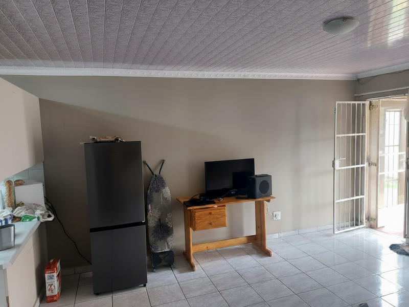 3 Bedroom Apartment / Flat for Sale in Geelhoutpark - Photo 7