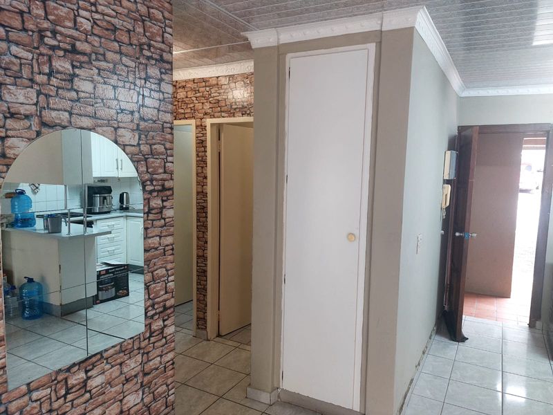 3 Bedroom Apartment / Flat for Sale in Geelhoutpark - Photo 5