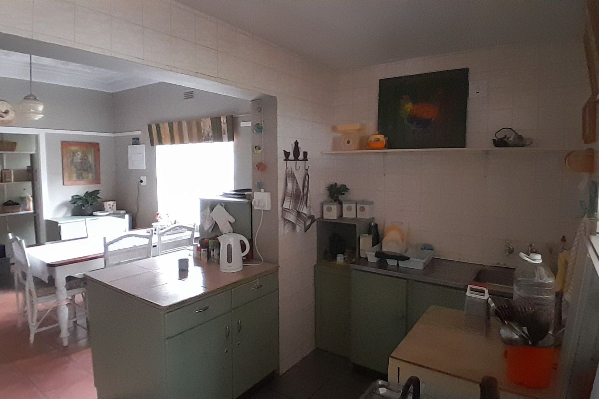 Warm Character Home with Flatlet on a Large Stand - Photo 4