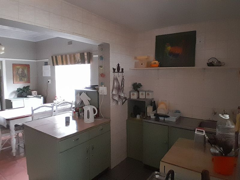 Warm Character Home with Flatlet on a Large Stand - Photo 4