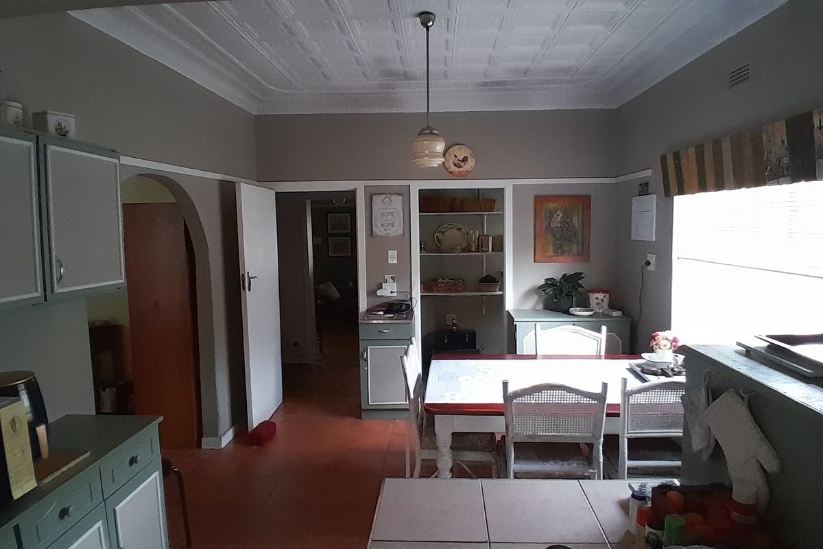 Warm Character Home with Flatlet on a Large Stand - Photo 3