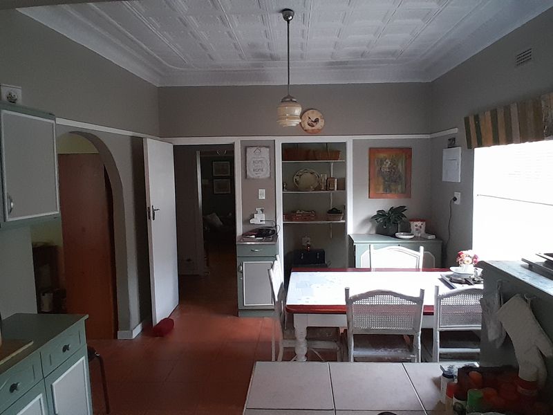 Warm Character Home with Flatlet on a Large Stand - Photo 3