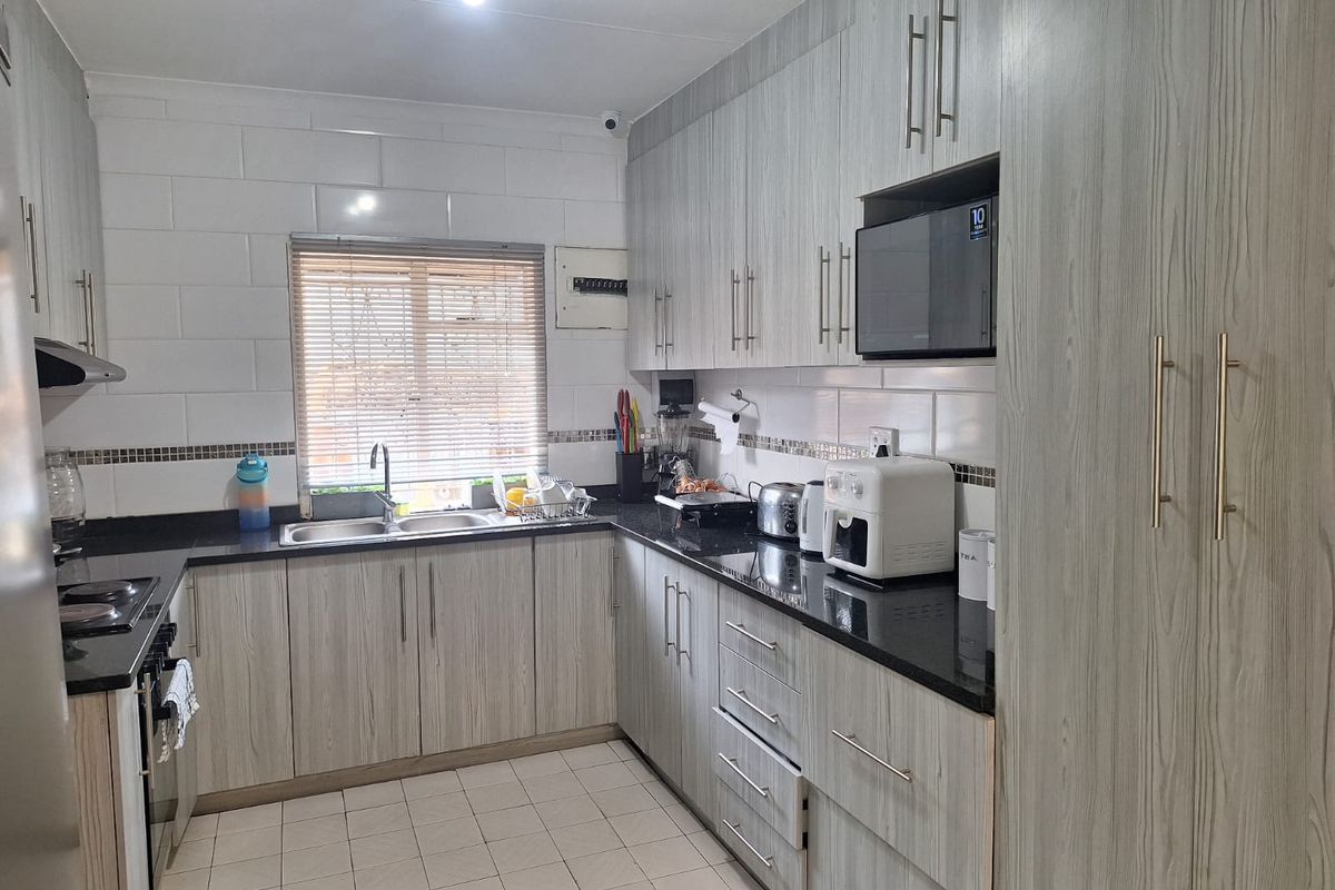 Spacious Double-Storey Family Home with Modern Comforts & Entertainer’s Appeal - Photo 5