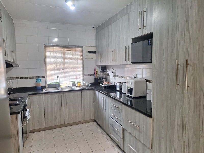 Spacious Double-Storey Family Home with Modern Comforts & Entertainer’s Appeal - Photo 5