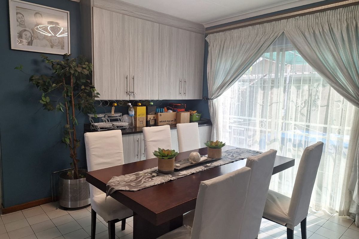 Spacious Double-Storey Family Home with Modern Comforts & Entertainer’s Appeal - Photo 4