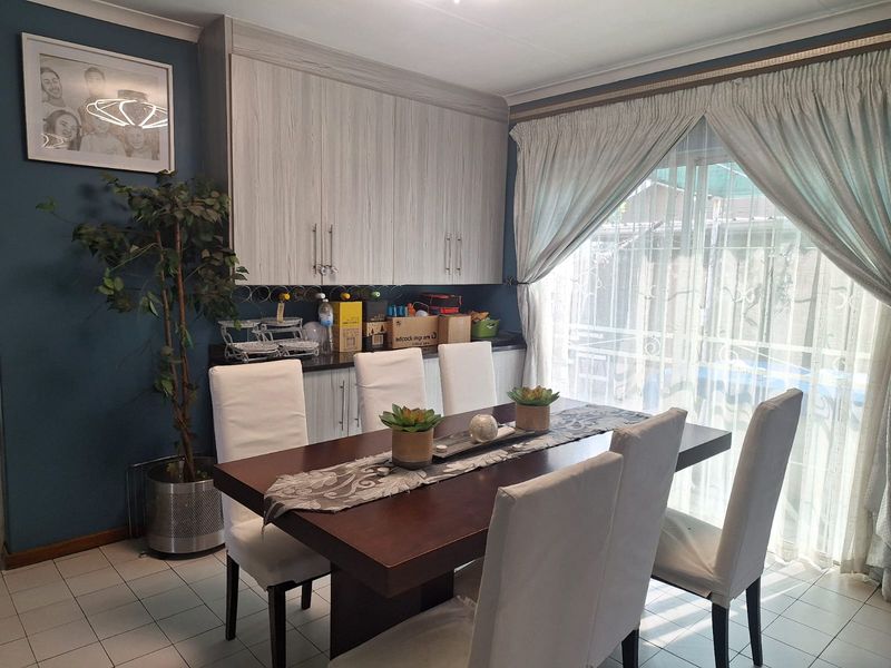 Spacious Double-Storey Family Home with Modern Comforts & Entertainer’s Appeal - Photo 4