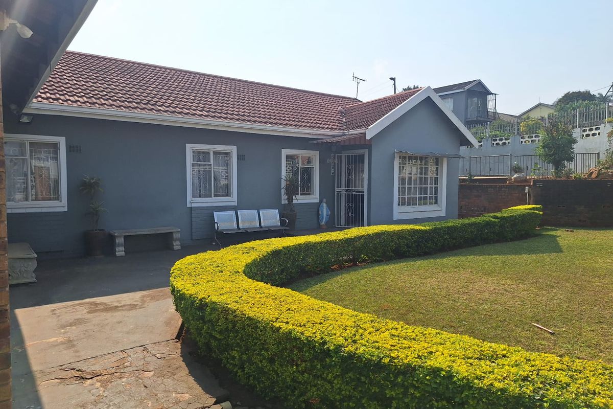 Spacious Double-Storey Family Home with Modern Comforts & Entertainer’s Appeal - Photo 2