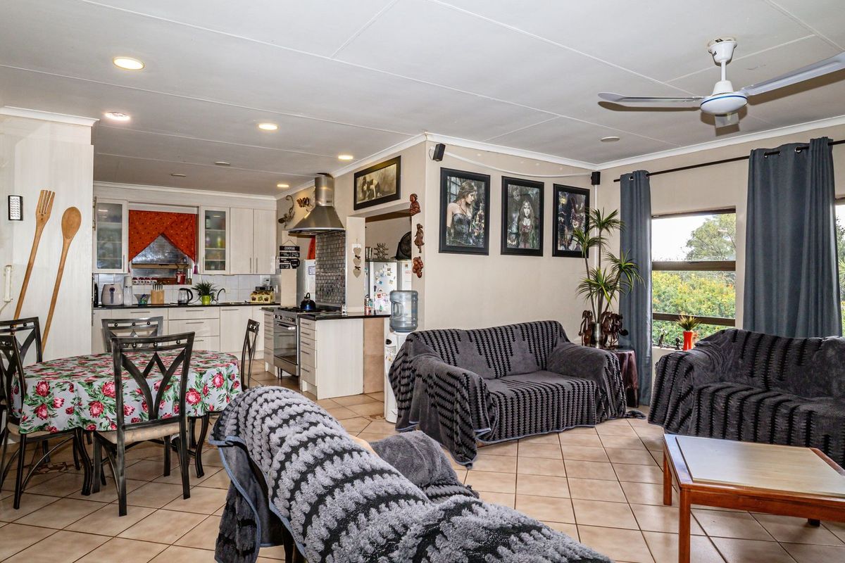 Charming family house  on 1 HA in Golf Estate for sale - Photo 4