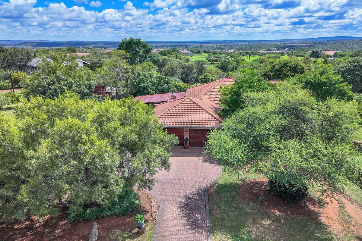 Charming family house  on 1 HA in Golf Estate for sale - Photo 2