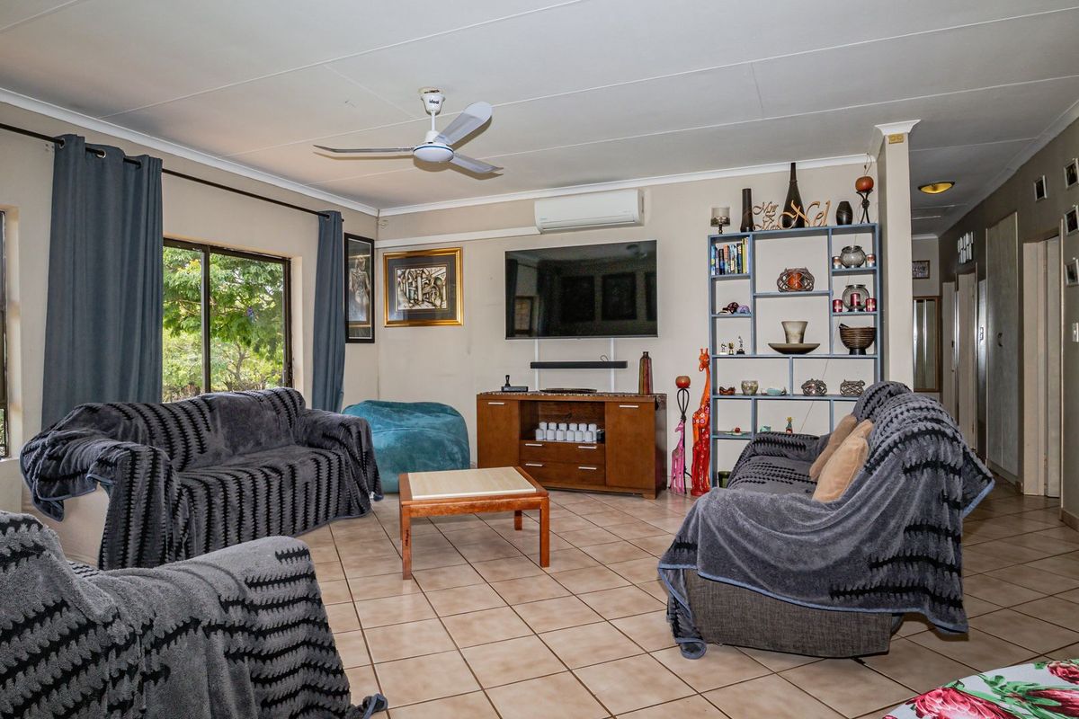 Charming family house  on 1 HA in Golf Estate for sale - Photo 5