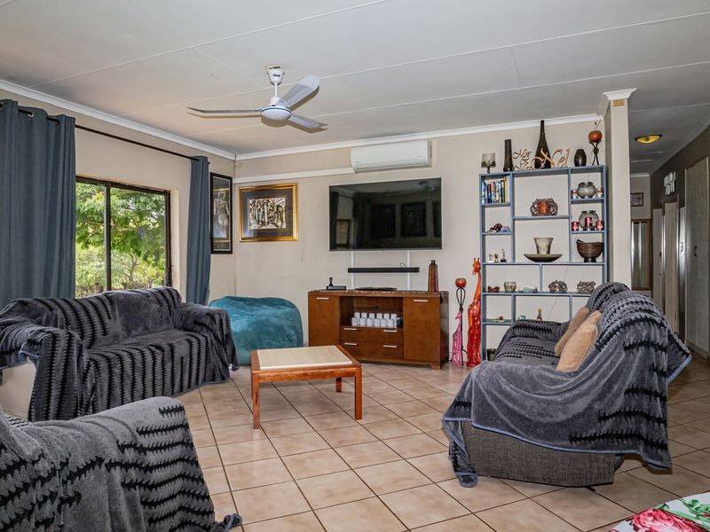 Charming family house  on 1 HA in Golf Estate for sale - Photo 5