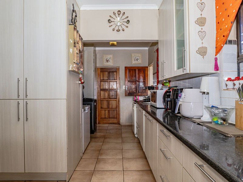 Charming family house  on 1 HA in Golf Estate for sale - Photo 10