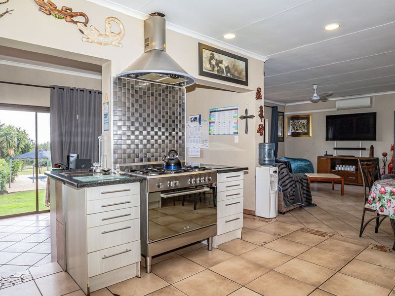 Charming family house  on 1 HA in Golf Estate for sale - Photo 9