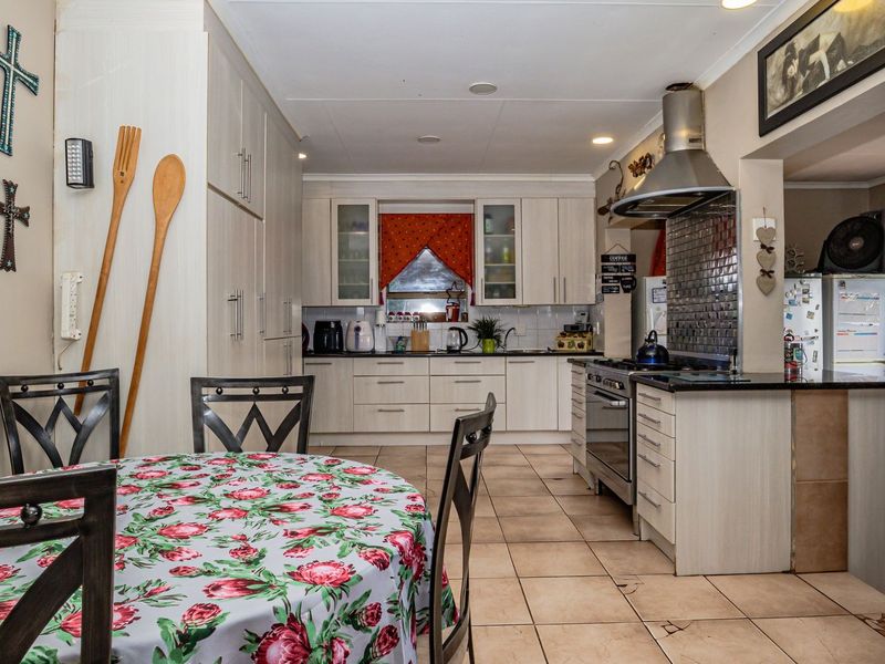 Charming family house  on 1 HA in Golf Estate for sale - Photo 8