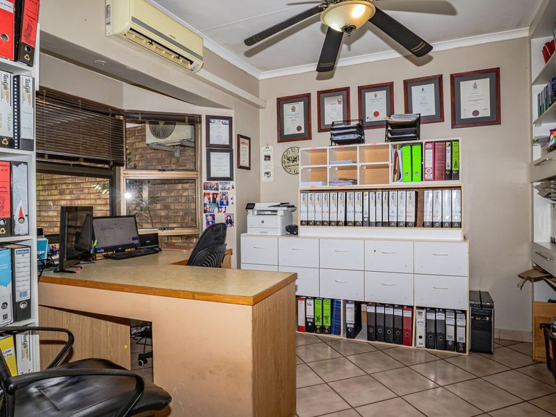 Charming family house  on 1 HA in Golf Estate for sale - Photo 7