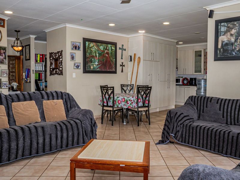 Charming family house  on 1 HA in Golf Estate for sale - Photo 6