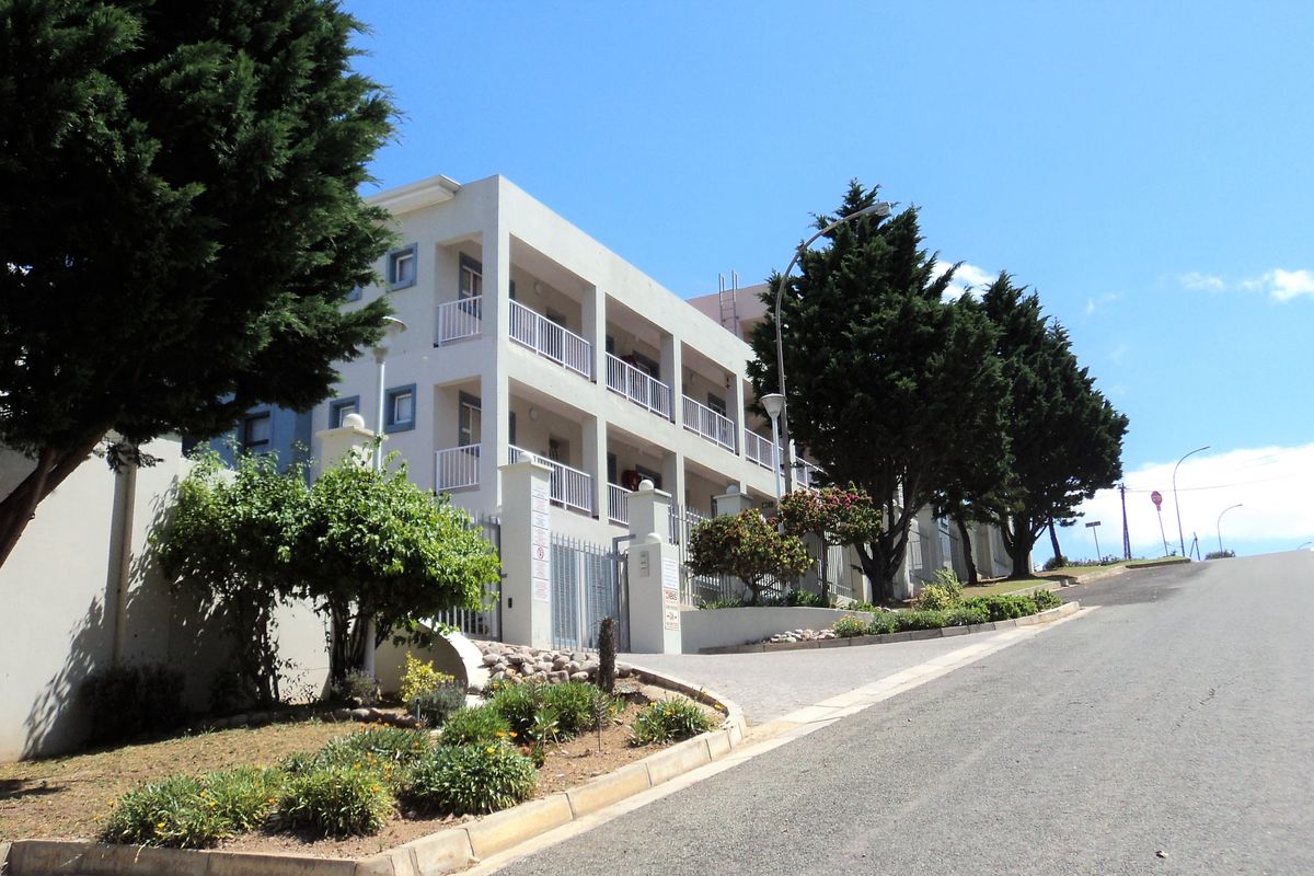 Sea view living in the heart of Dana Bay - Photo 3