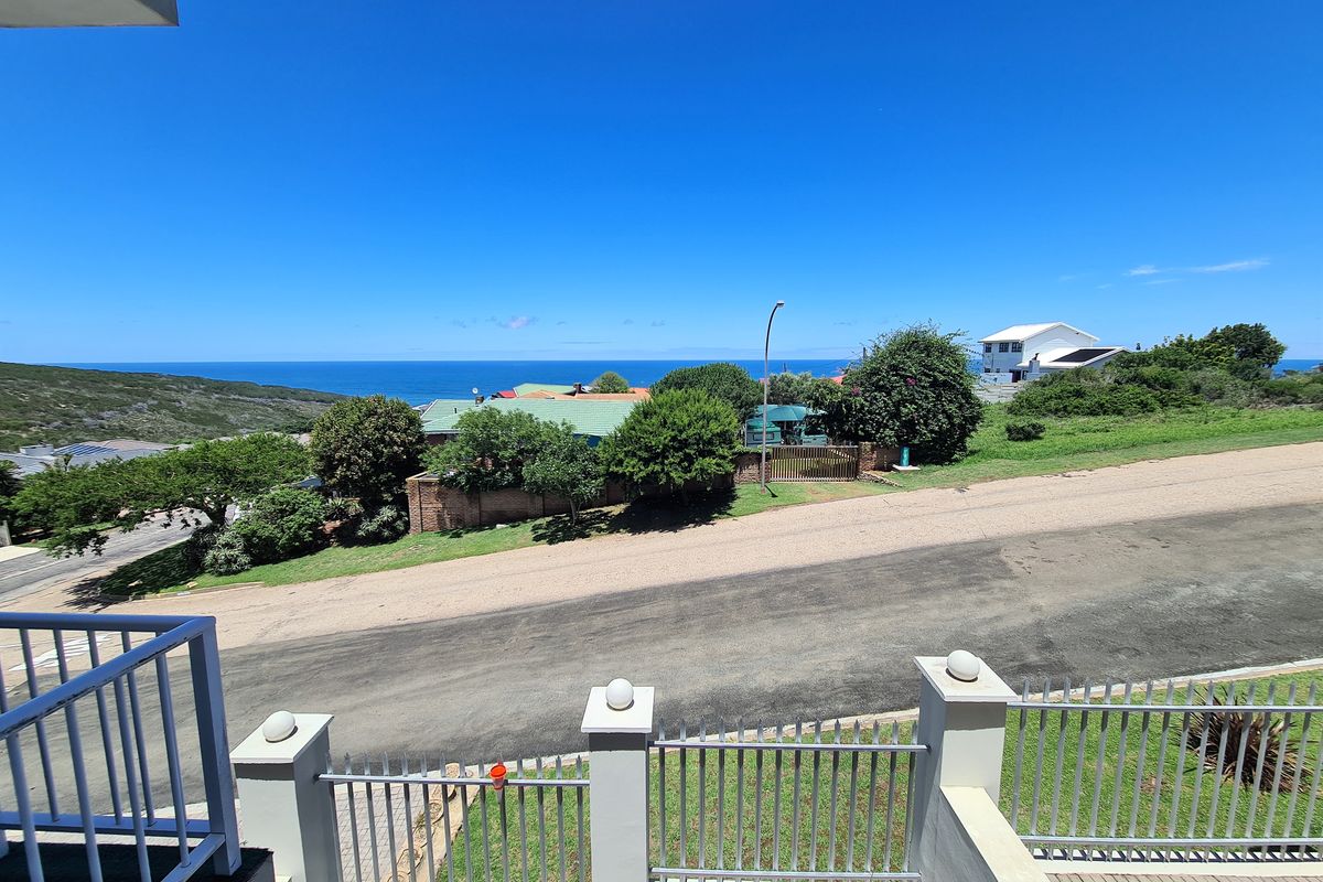 Sea view living in the heart of Dana Bay - Photo 5