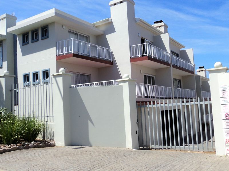 Sea view living in the heart of Dana Bay - Photo 4