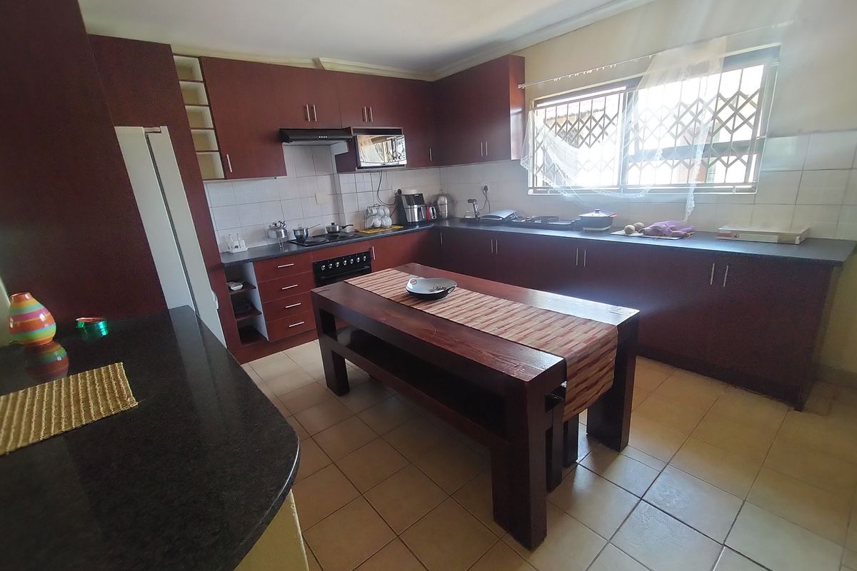 Spacious Family Home with Borehole, Fruit Trees and Excellent Outdoor Living in The Orchards - Photo 5